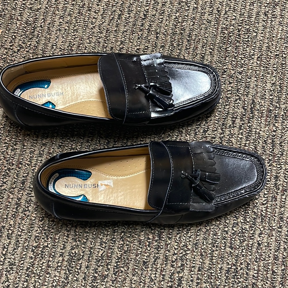 Dress shoes